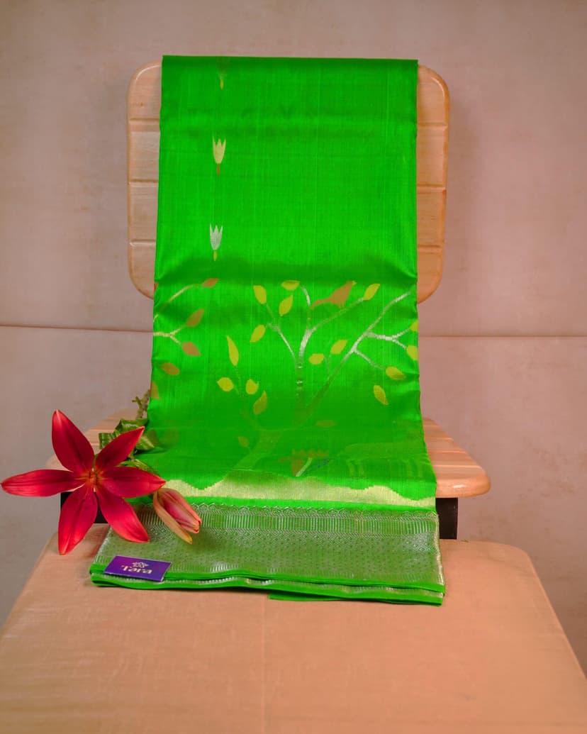 Venkatagiri Pattu Saree – Parrot Green with Zari Pallu